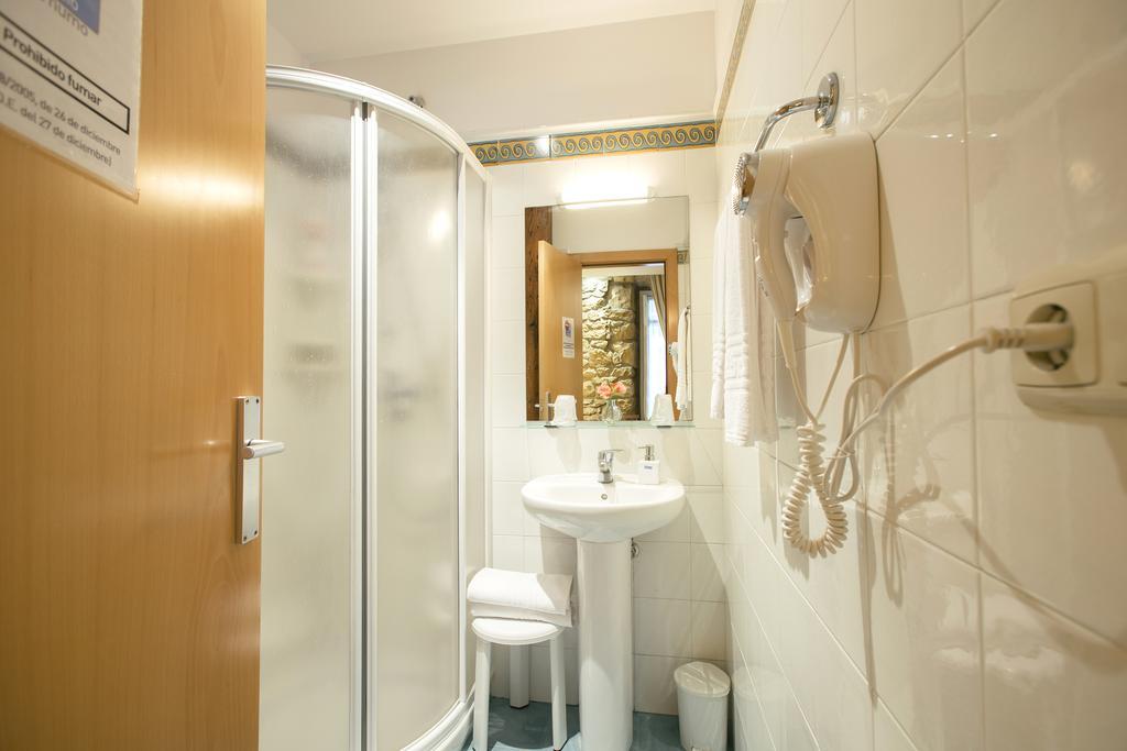Pension Nuevas Artes San Sebastian Room photo